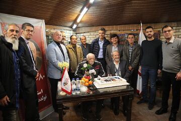 تصاویر جشن تولد استاد اردشیر لارودی در خبرورزشی با مهمانان ویژه