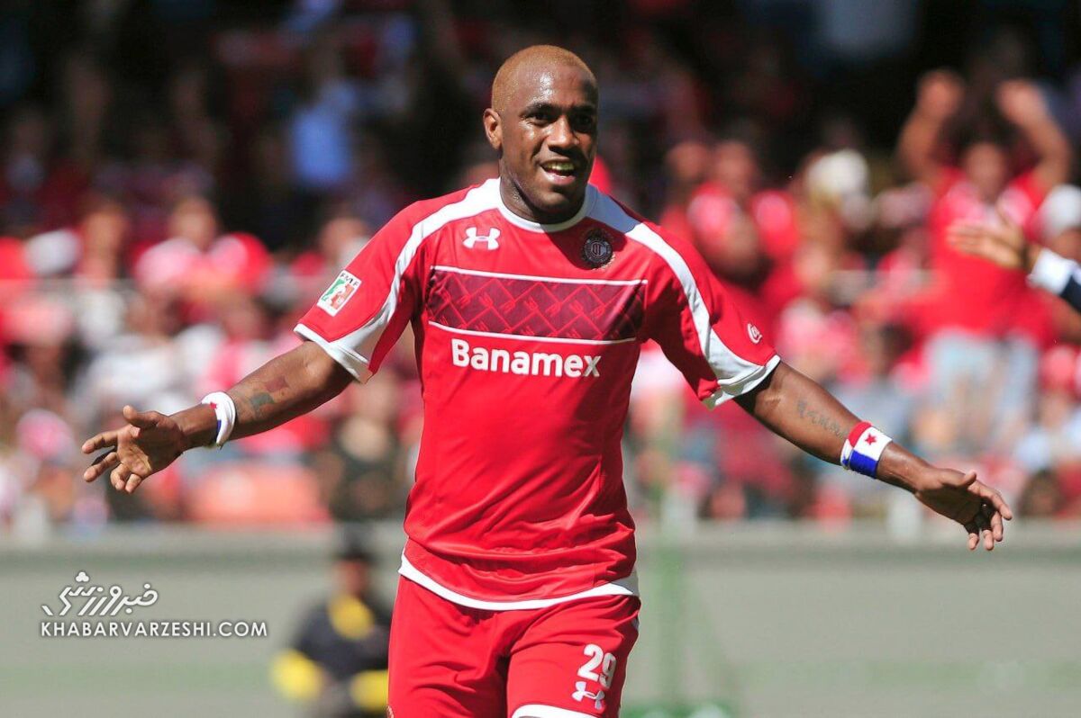 مرگ یک فوتبالیست وسط زمین چمن/ بهترین گلزن این تیم ملی درگذشت لوئیس تخادا