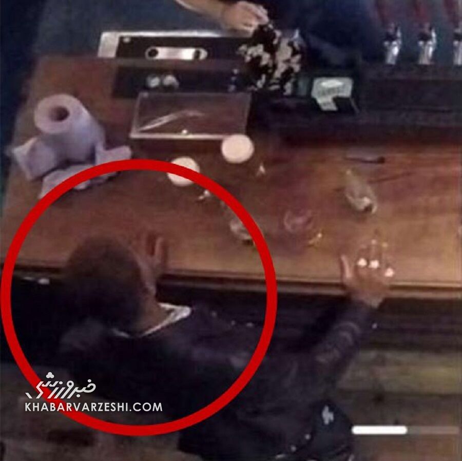 این زن ستاره شیاطینسرخ را رسوا کرد؛ او آنقدر مست بود که با لباس خوابش برد!/ میگفت من فوتبالیستم و پول زیادی دارم! +عکس