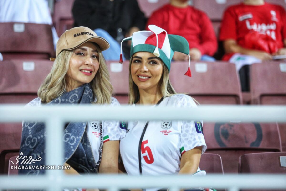 تصاویر| پوشش دختران هوادار ایران در استادیوم قطر/ مردان و زنان کنار هم تیم ملی را تشویق کردند