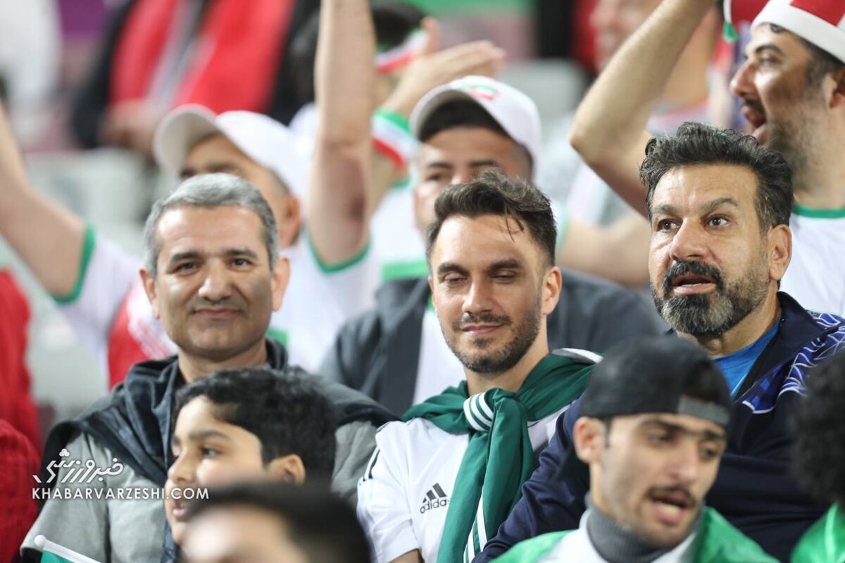 تصاویر| پوشش دختران هوادار ایران در استادیوم قطر/ مردان و زنان کنار هم تیم ملی را تشویق کردند