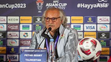 سرمربی تاجیکستان: من فقط به بازیکنانم احترام می‌گذارم/ ما همچنان اسب سیاه هستیم؛ شما هم تیم خوبی دارید