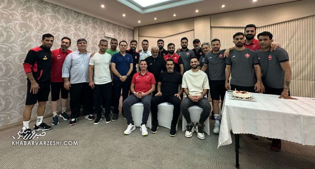 عکس| جشن تولد بازیکن مغضوب قلعهنویی در اردوی پرسپولیس