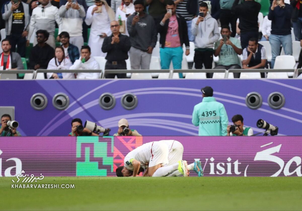 قشنگترین قاب فوتبال ایران مقابل ژاپن/ کاپیتان تیم ملی ماندگار شد +عکس