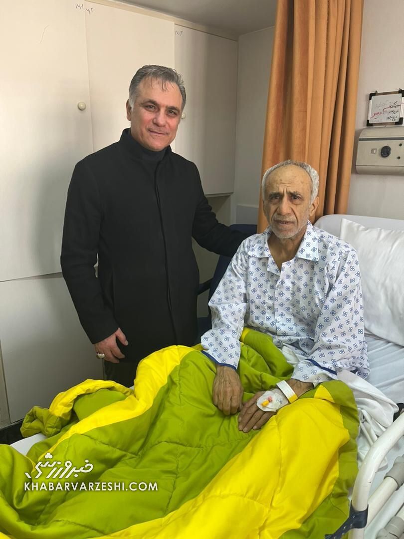 عکس| عیادت جواد زرینچه از یک استقلالی