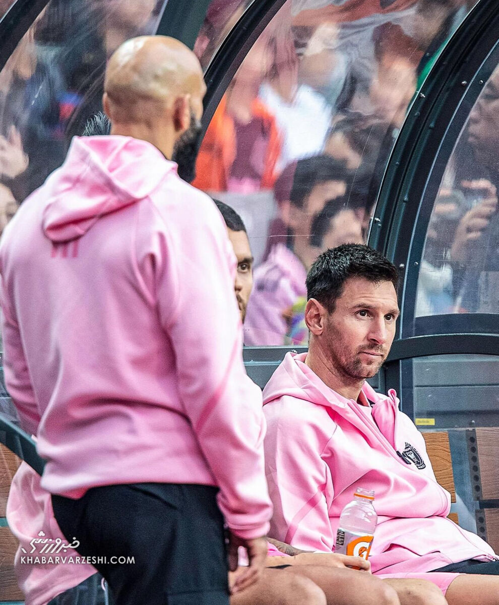 عکس| بادیگارد مسی به نیمکت اینترمیامی رسید