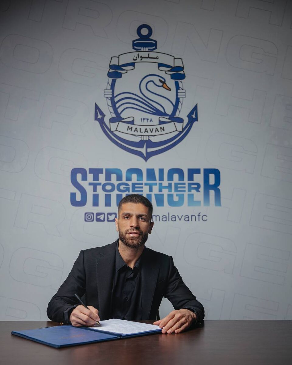 عکس| بمب لیگ برتر منفجر شد/ ستاره پرسپولیس رسماً به تیم جدید پیوست