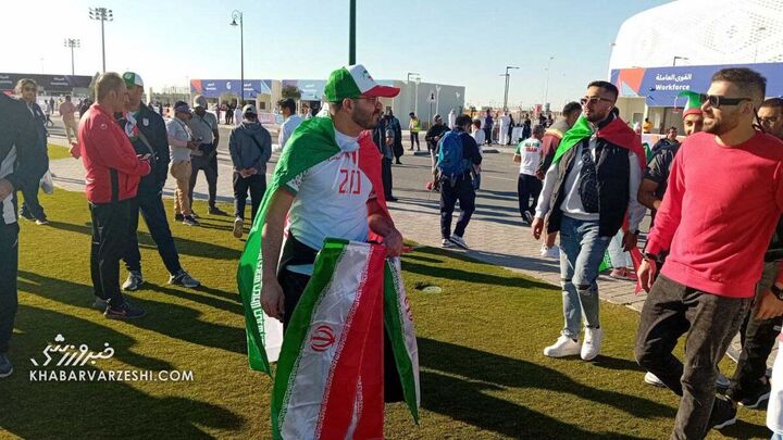 ایرانی‌ها بیرون ورزشگاه ثمامه