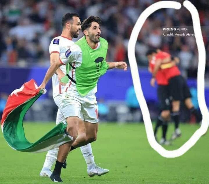 عکس| زنگِ خطر برای تیم ملی ایران؛ خوشحالی عجیب داوران اماراتی بعد از صعود اردن به فینال!