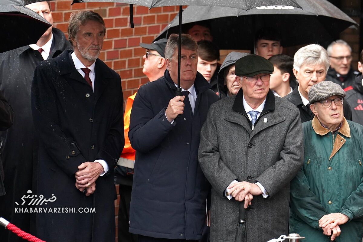 تصاویر مراسم سالگرد فاجعه هوایی مونیخ با حضور بزرگان منچستریونایتد/ از فرگوسن خندان تا سهامدار جدید و سرمربی و کاپیتان