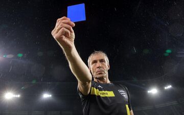 کارت آبی به فوتبال اضافه می‌شود/ قانون جدید FIFA به چه معناست؟
