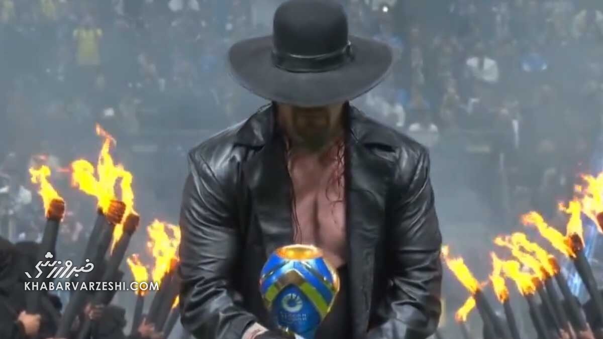 عکس| روزهای متفاوت دنیای فوتبال؛ ورزش محبوب اوج گرفته است!/ ورود آندرتیکر و شوکه شدن رونالدو و هواداران