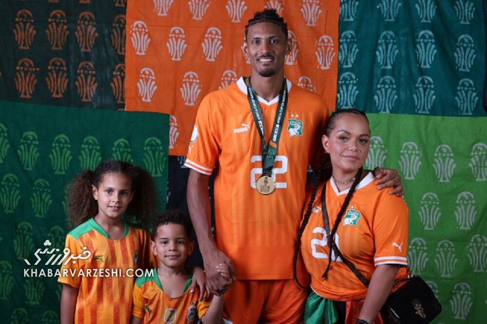 عکس| جشن قهرمانی خانوادگی خبرسازترین ستاره این روزهای دنیای فوتبال