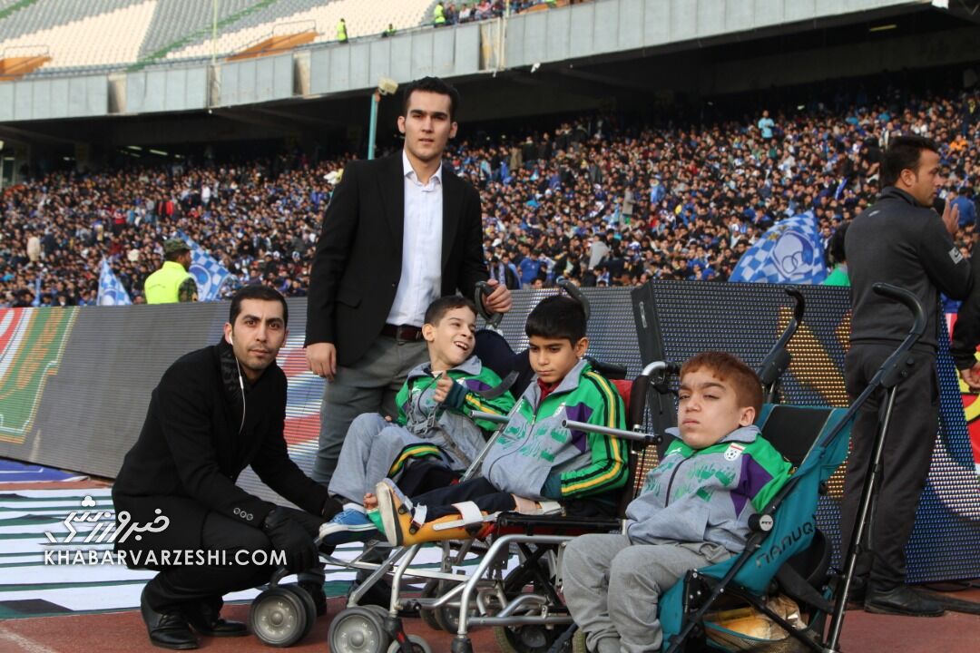 اعزام تماشاگران دستوری به قطر بیمعنی بود/ مسئولانی که به جام ملتها رفتند نمیتوانستند در خانه بازیها را ببینند؟