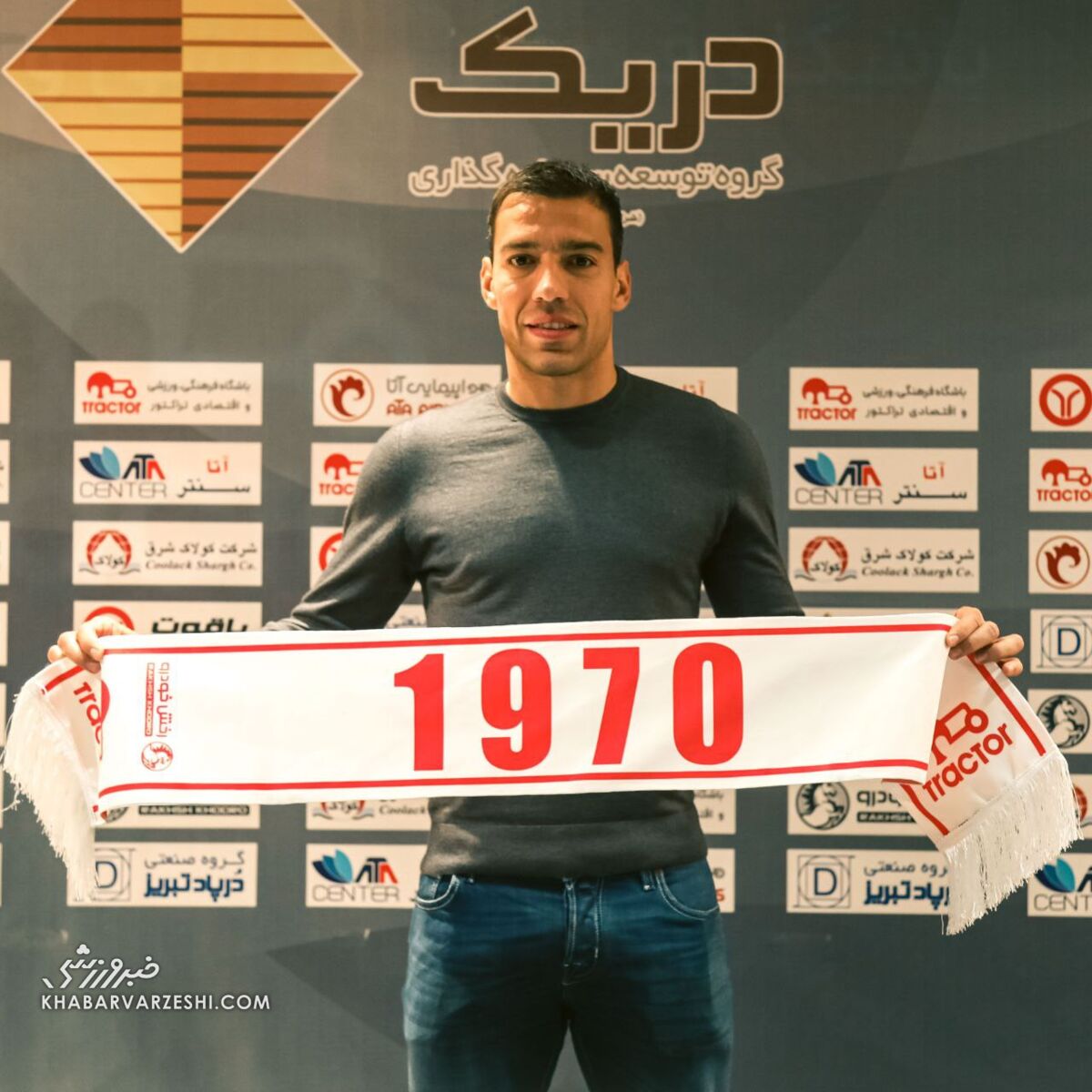 عکس| رونمایی رسمی از بمب جدید فوتبال ایران/ وینگر صربستانی سرخپوش شد