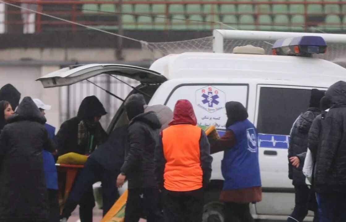 تصاویر| شوک به فوتبال ایران با حادثه غیرمنتظره/ اشک بازیکنان پس از تماشای صحنه دلخراش درآمد +ویدیو تصاویر| شوک به فوتبال ایران با حادثه غیرمنتظره/ اشک بازیکنان پس از تماشای صحنه دلخراش درآمد +ویدیو