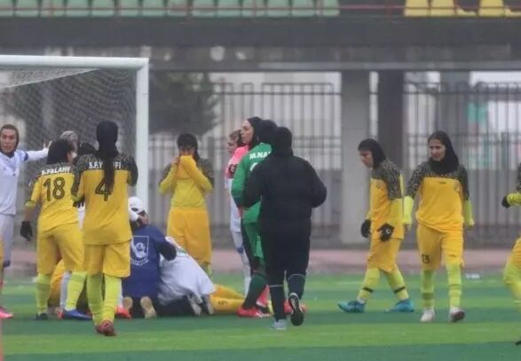 تصاویر| شوک به فوتبال ایران با حادثه غیرمنتظره/ اشک بازیکنان پس از تماشای صحنه دلخراش درآمد +ویدیو