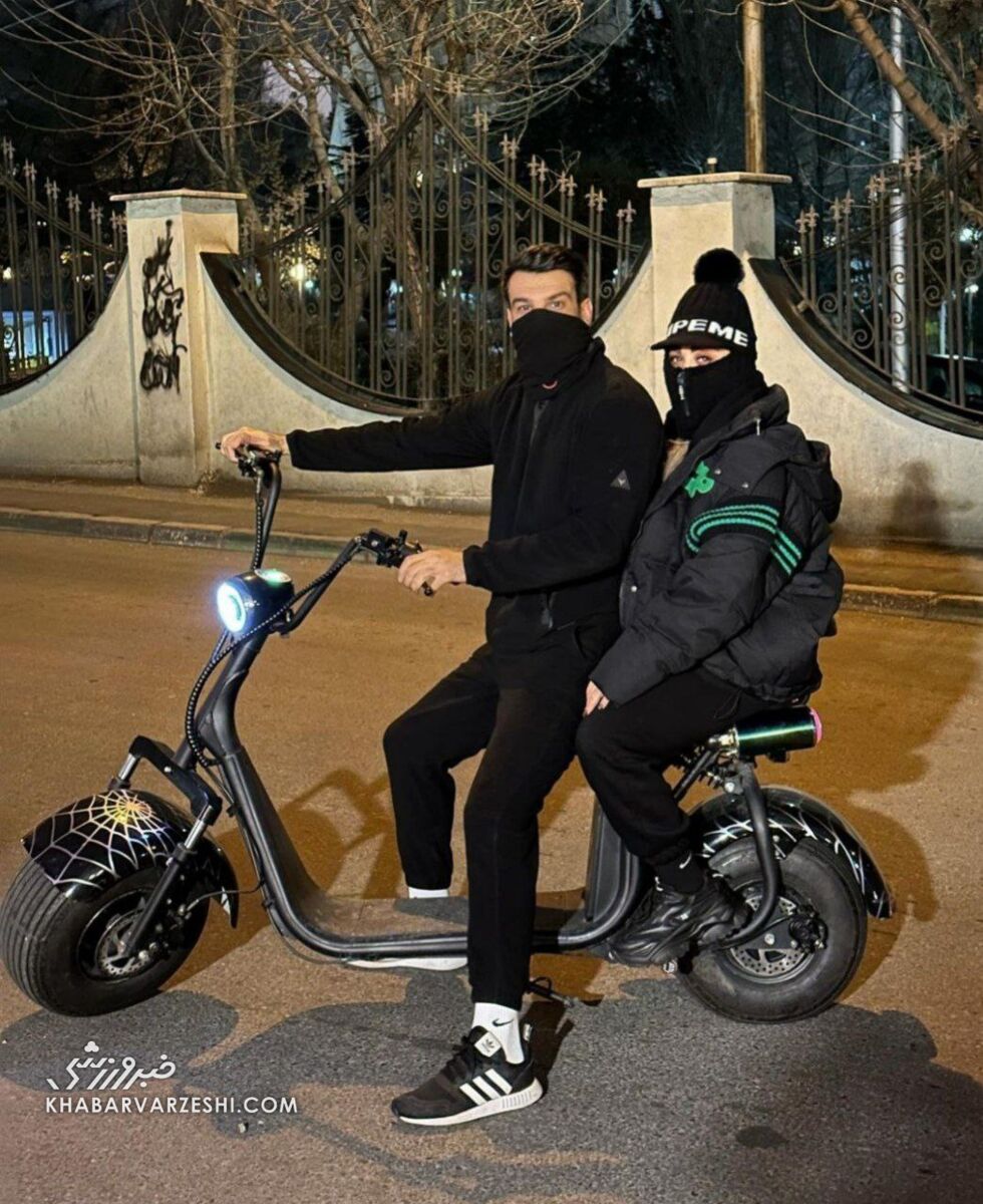 عکس| موتورسواری مخفیانه کاپیتان سابق پرسپولیس و همسرش!