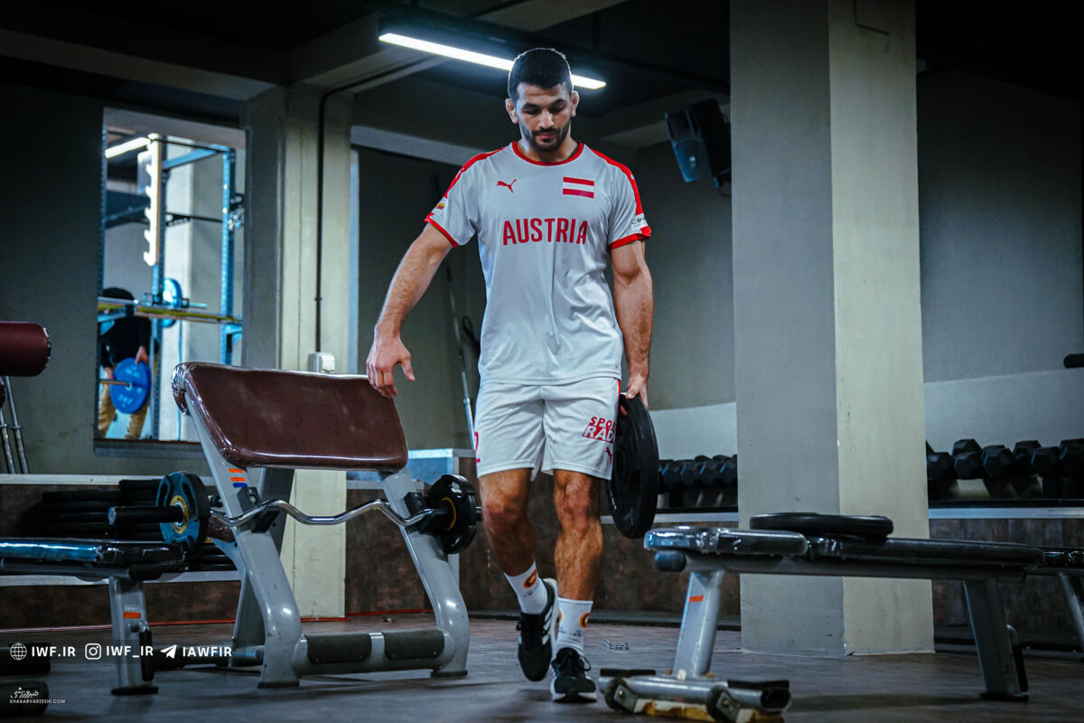 عکس| حسن یزدانی با لباس کشور اروپایی تیم ملی برگشت