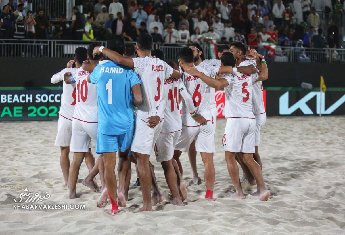 - رنگ لباس تیم ملی ساحلی برای دیدار با برزیل مشخص شد