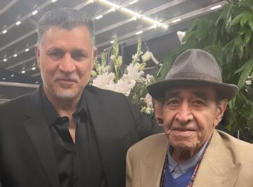عکس| علی دایی در کنار خواننده ترانه «من یک پرنده‌ام»/ میزبانی شهریار از استاد آواز در رستورانش