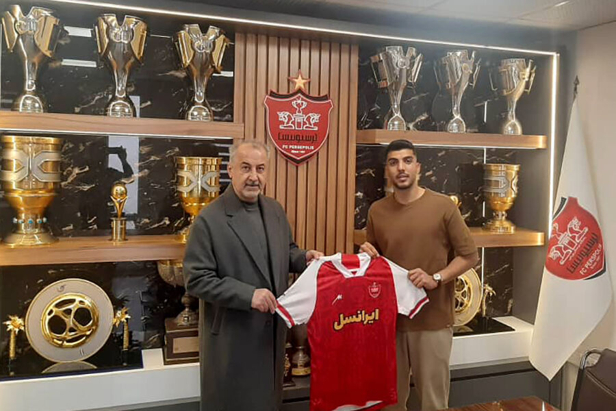 عکس| بازیکن سابق استقلال رسماً به پرسپولیس پیوست