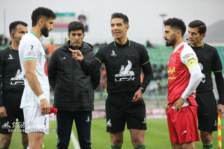 علی صفایی (داور)، محمد قریشی و امید عالیشاه؛ ذوب‌آهن - پرسپولیس