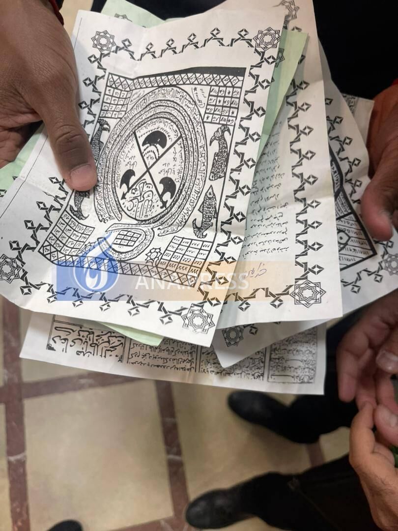 عکس| جادوگری علیه پرسپولیس در اصفهان/ پیدا شدن سحر و جادو در رختکن تیم اوسمار