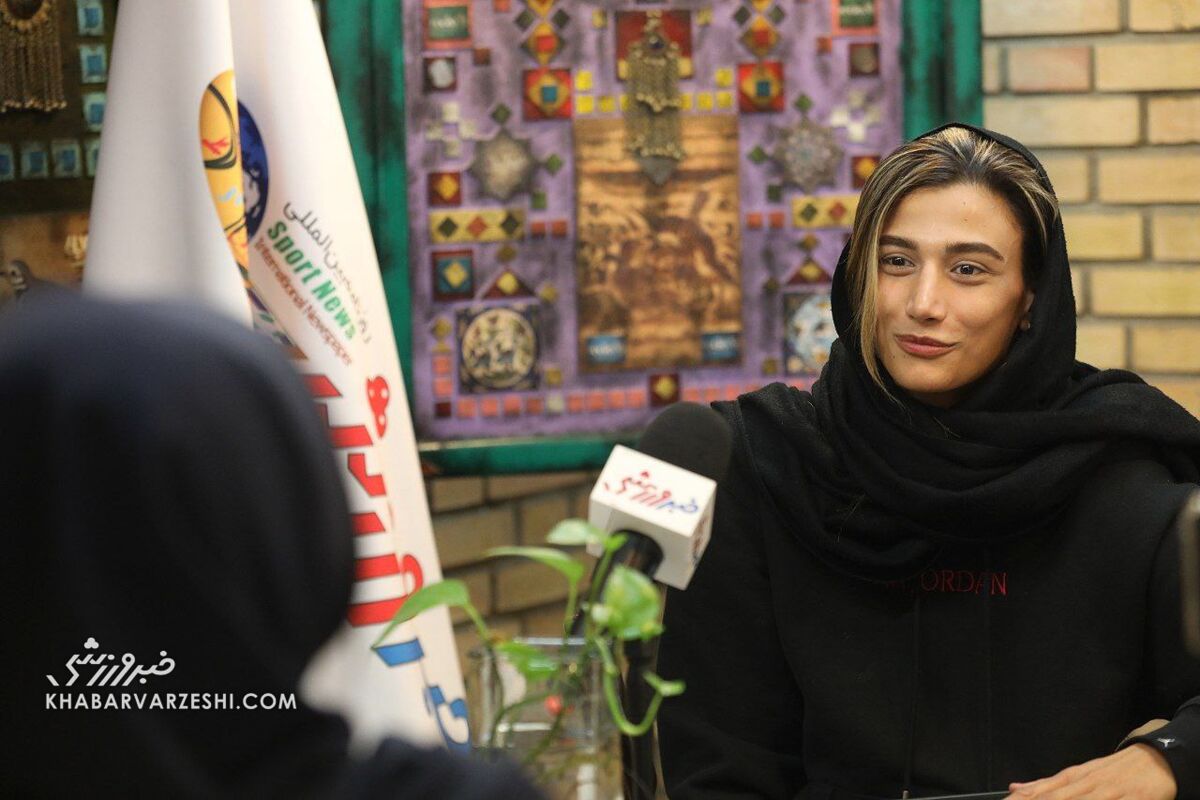 کیمیا یزدیان طهرانی: علی دایی اسطوره است، سردار آزمون و حامد حدادی بهترین بازیکنان ایران/ باتجربهها بهخاطر جو مسموم تیم ملی بیانگیزه شدند کیمیا یزدیان طهرانی: علی دایی اسطوره است، سردار آزمون و حامد حدادی بهترین بازیکنان ایران/ باتجربهها بهخاطر جو مسموم تیم ملی بیانگیزه شدند