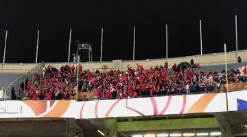 ویدیو| هیجان و هیاهوی زنان تماشاگر در استادیوم آزادی؛ از تشویق اوسمار تا باز کردن پرچم بزرگ پرسپولیس