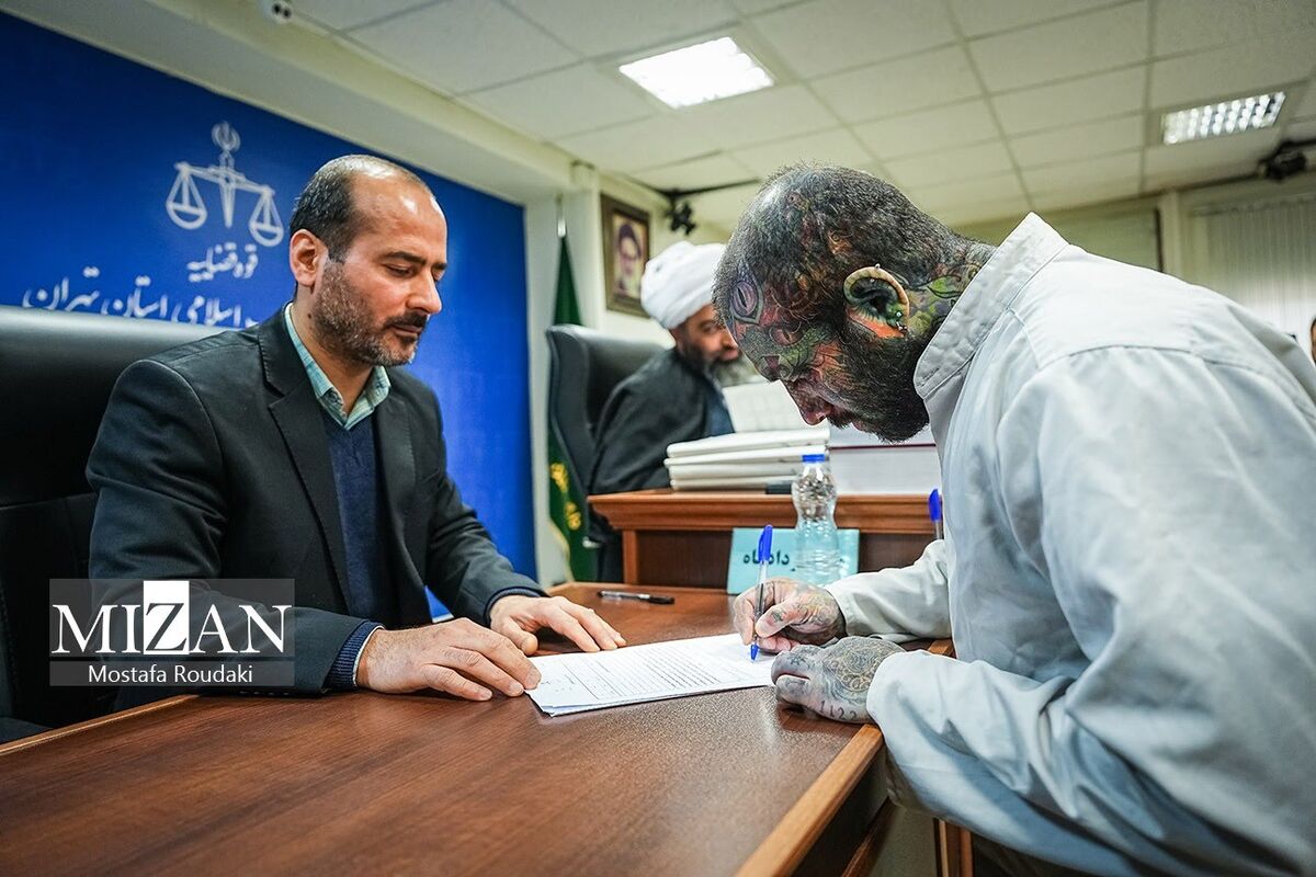 اولین تصاویر از چهره متفاوت امیر تتلو در دادگاه/ دیدار خواننده جنجالی با مادر و خواهرش