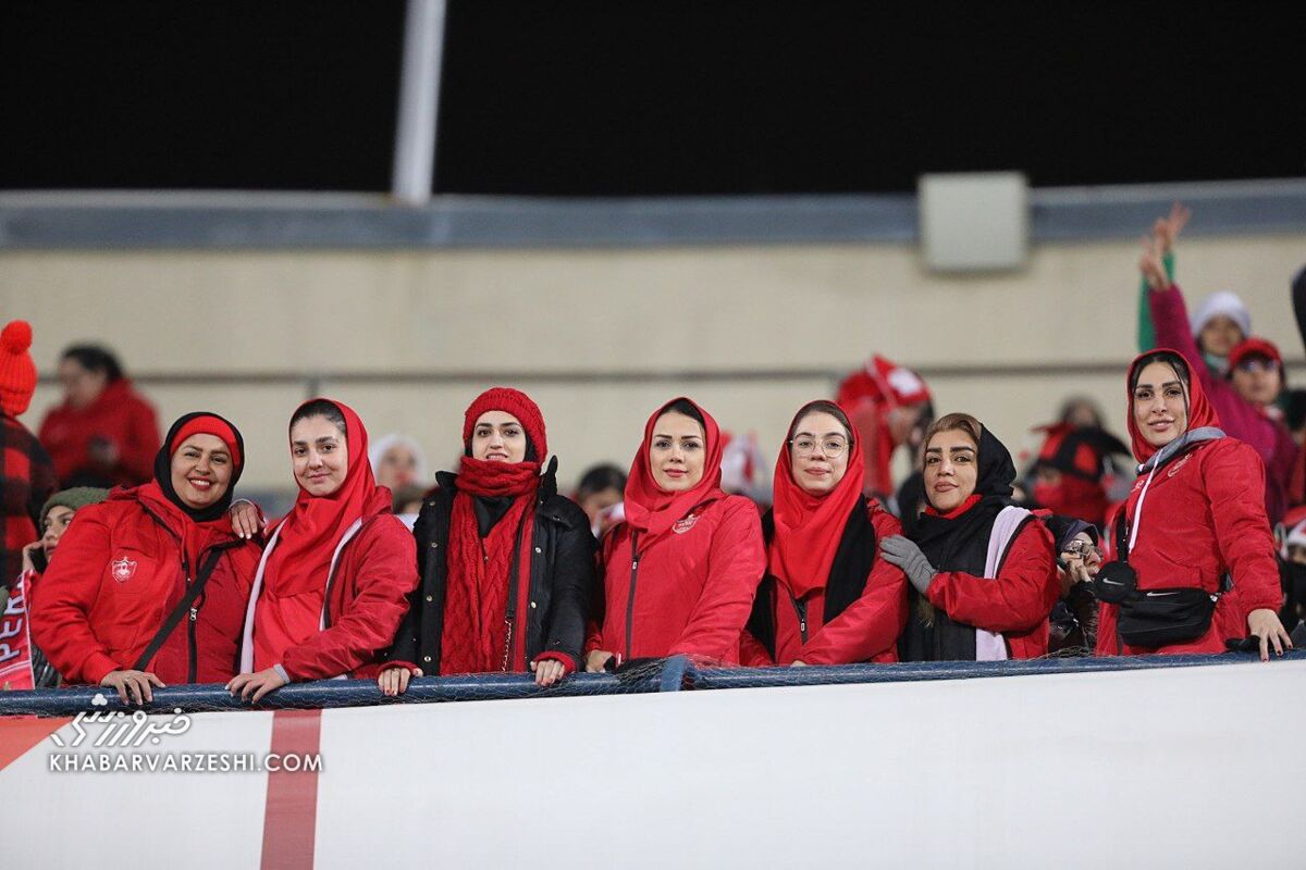 دختران پرسپولیسی شاکی شدند؛ چرا برای استقلالیها اینطور نبود؟ +ویدیو دختران پرسپولیسی شاکی شدند؛ چرا برای استقلالیها اینطور نبود؟ +ویدیو