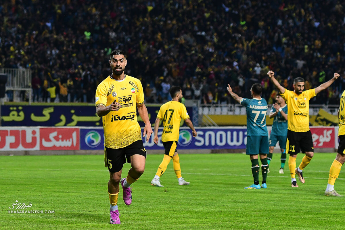 عکس| طعنه سنگین هواداران تراکتور به آقای گل لیگ برتر با ۱۰۰ دلاری عکس| طعنه سنگین هواداران تراکتور به آقای گل لیگ برتر با ۱۰۰ دلاری