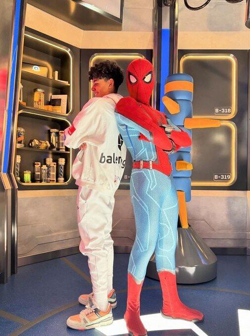 عکس| جورجینا و فرزندانش در سرزمین عجایب/ شهری که برای بچهها مثل یک رویاست!