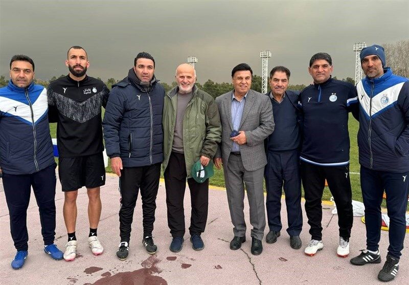 عکس| حضور یک مهمان ویژه در تمرین استقلال