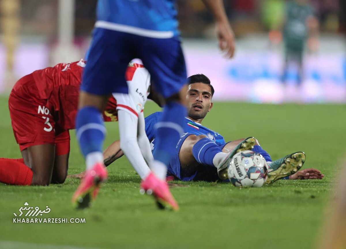 اقدام فوری کمیته انضباطی برای درگیری ستاره استقلال و ذوبآهن اقدام فوری کمیته انضباطی برای درگیری ستاره استقلال و ذوبآهن