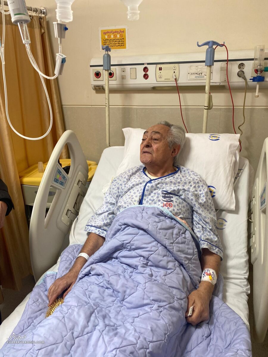 عکس| دروازه‌بان سابق استقلال و تیم ملی در بیمارستان بستری شد