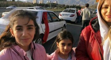 مادر و دخترانی که برای حمایت از پرسپولیس به آزادی آمدند/ رفتن یحیی شوک خوبی به پرسپولیس بود +ویدیو