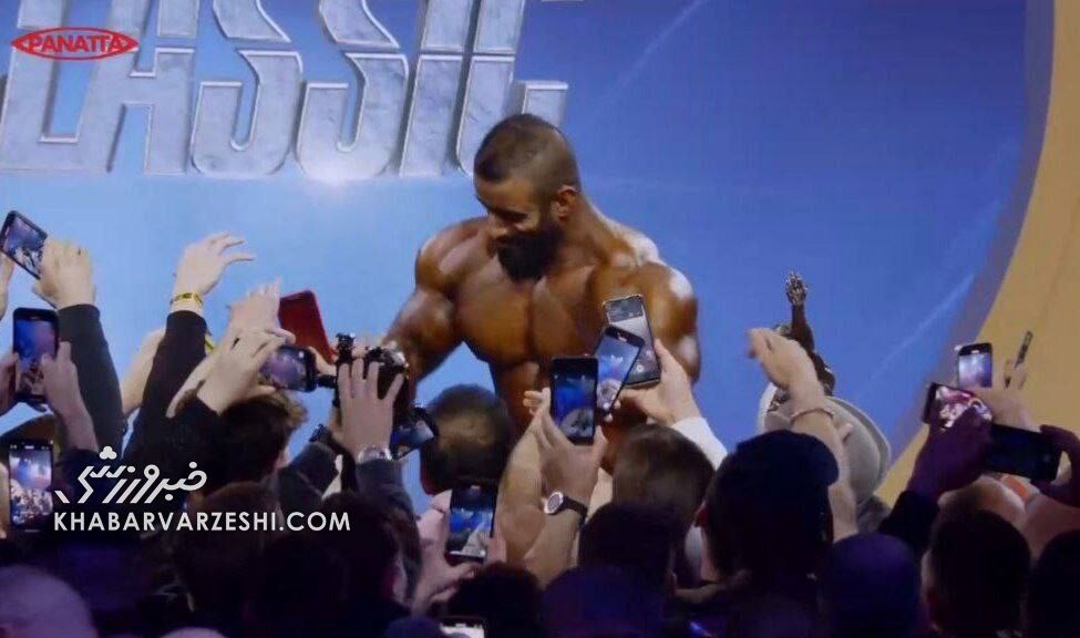 عکس| سلفی هادی چوپان با طرفدارانش پس از قهرمانی در آرنولد کلاسیک انگلیس