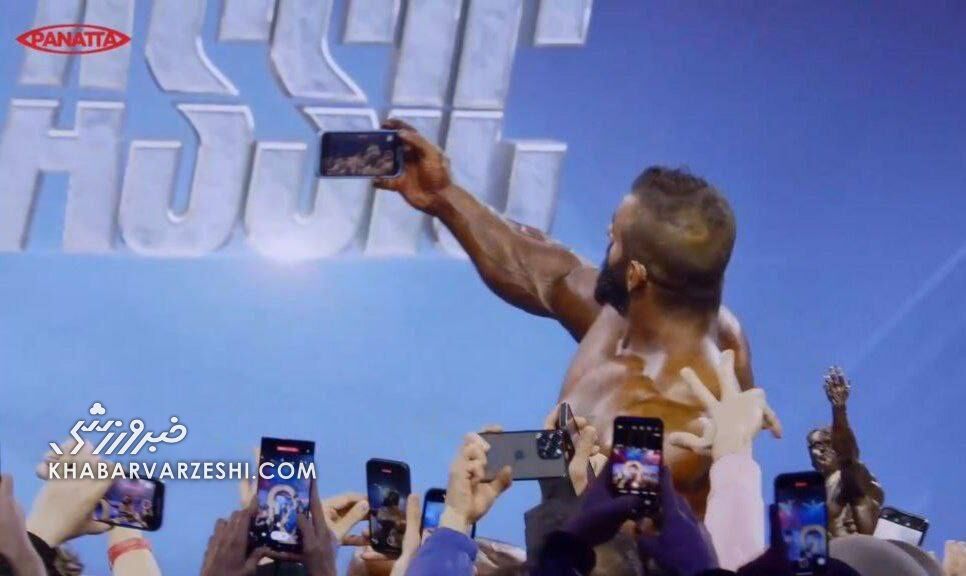 عکس| سلفی هادی چوپان با طرفدارانش پس از قهرمانی در آرنولد کلاسیک انگلیس