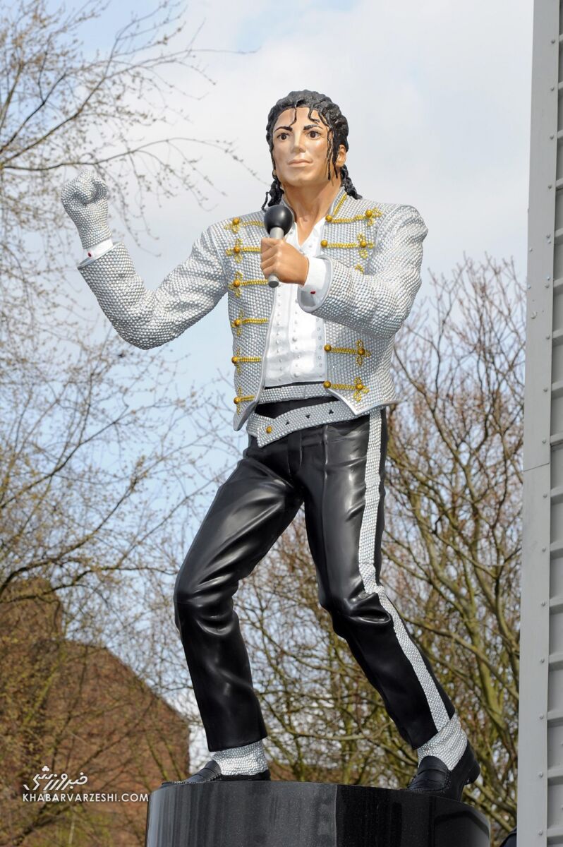 تصاویر مجسمههای عجیب و زشت افراد مشهور/ وقتی رونالدو شبیه دیوانهها شد!