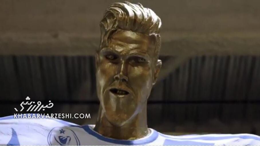 تصاویر مجسمههای عجیب و زشت افراد مشهور/ وقتی رونالدو شبیه دیوانهها شد!