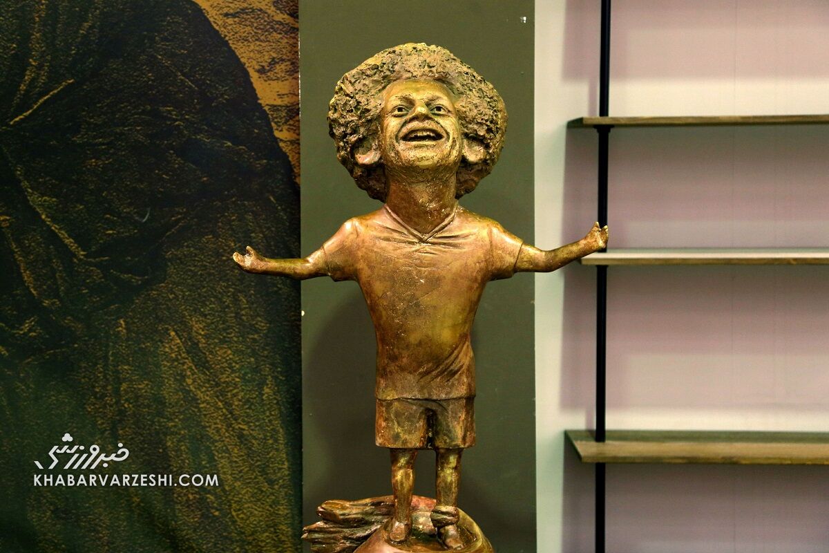 تصاویر مجسمههای عجیب و زشت افراد مشهور/ وقتی رونالدو شبیه دیوانهها شد!