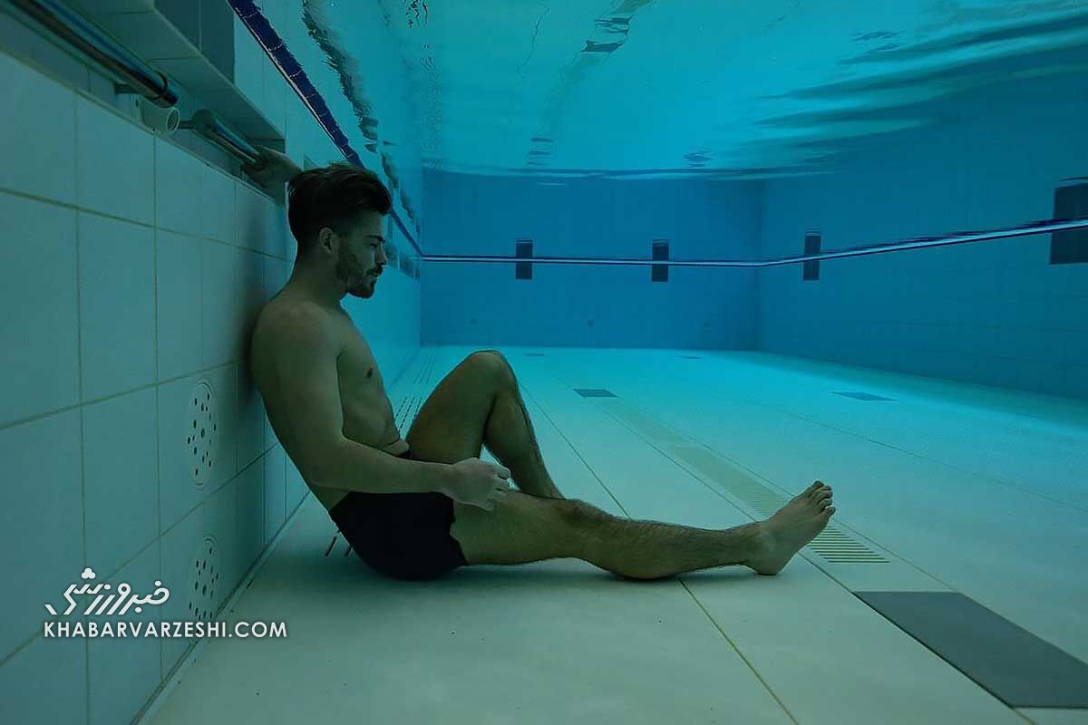 یک ماه تنهایی... و رمز و راز موهای گریلیش در زیر آب! +عکس