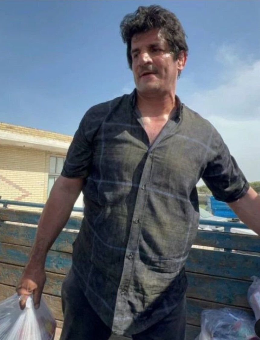 عکس| تازهترین تصویر از کمک رسانی رسول خادم به سیلزدگان/ پهلوان، سیستان و بلوچستان را رها نکرد