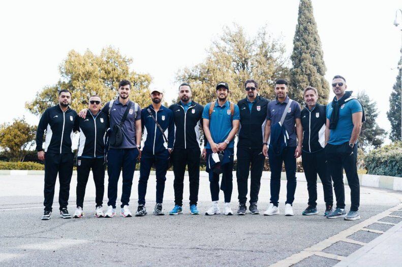 عکس| یک مسافر ویژه با تیم ملی به ترکمنستان رفت