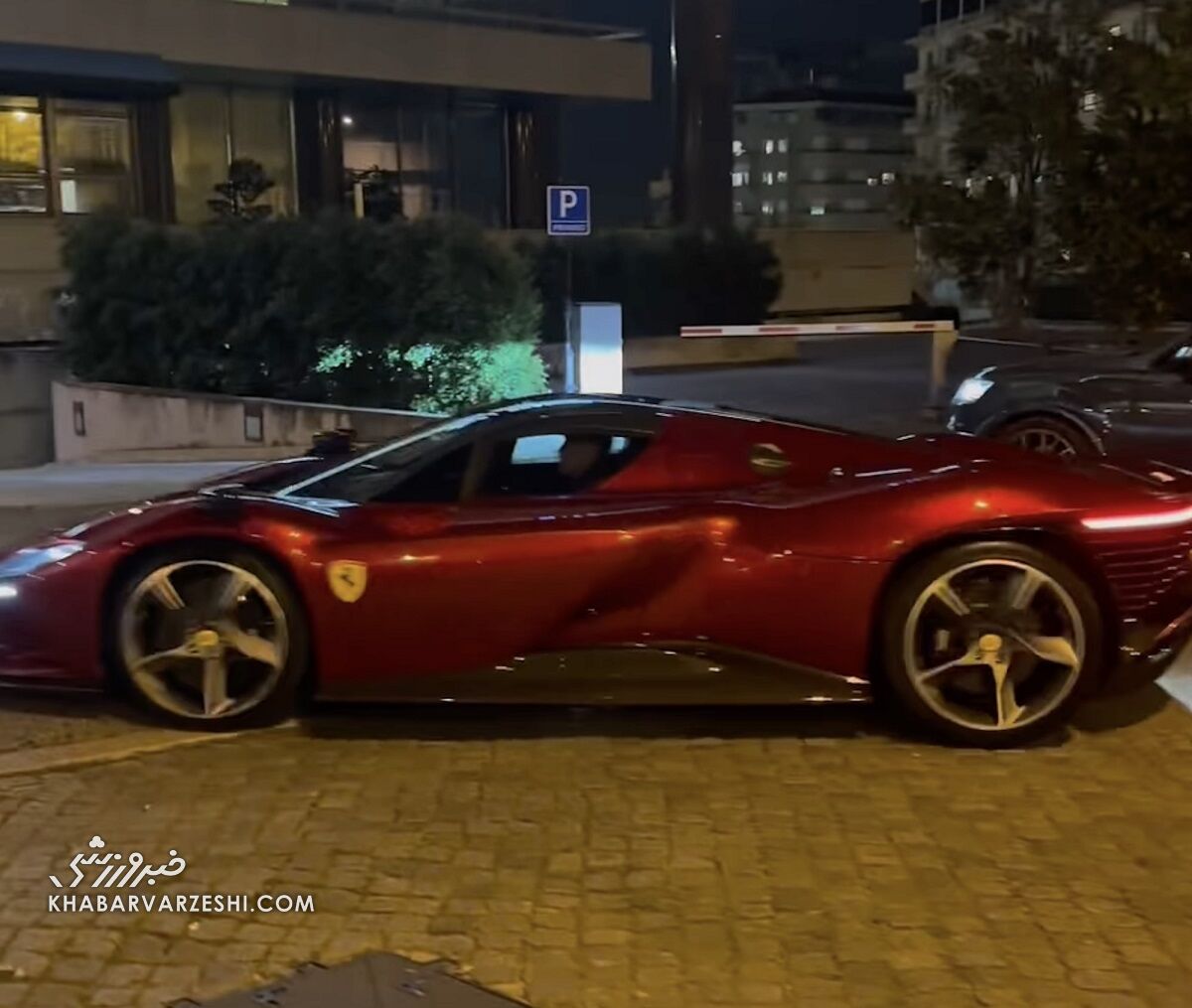 رونالدو در پرتغال با فِراری کمیاب +تصاویر