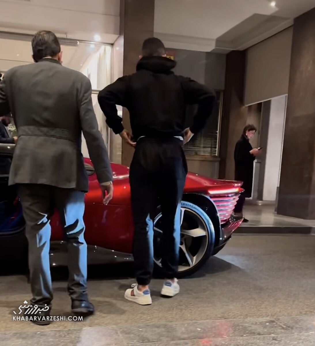 رونالدو در پرتغال با فِراری کمیاب +تصاویر