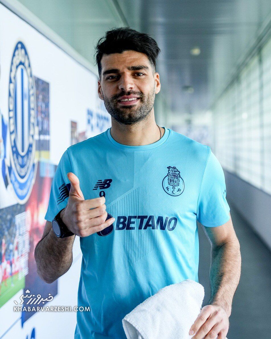 عکس| بازگشت طارمی به خانه در سال جدید