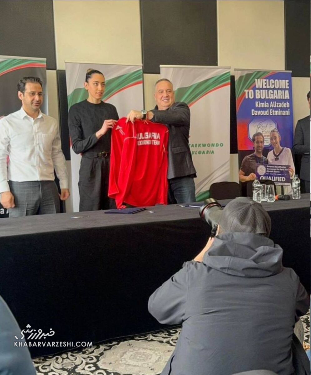 اولین تصویر دختر پناهنده ایرانی در کشور جدید!